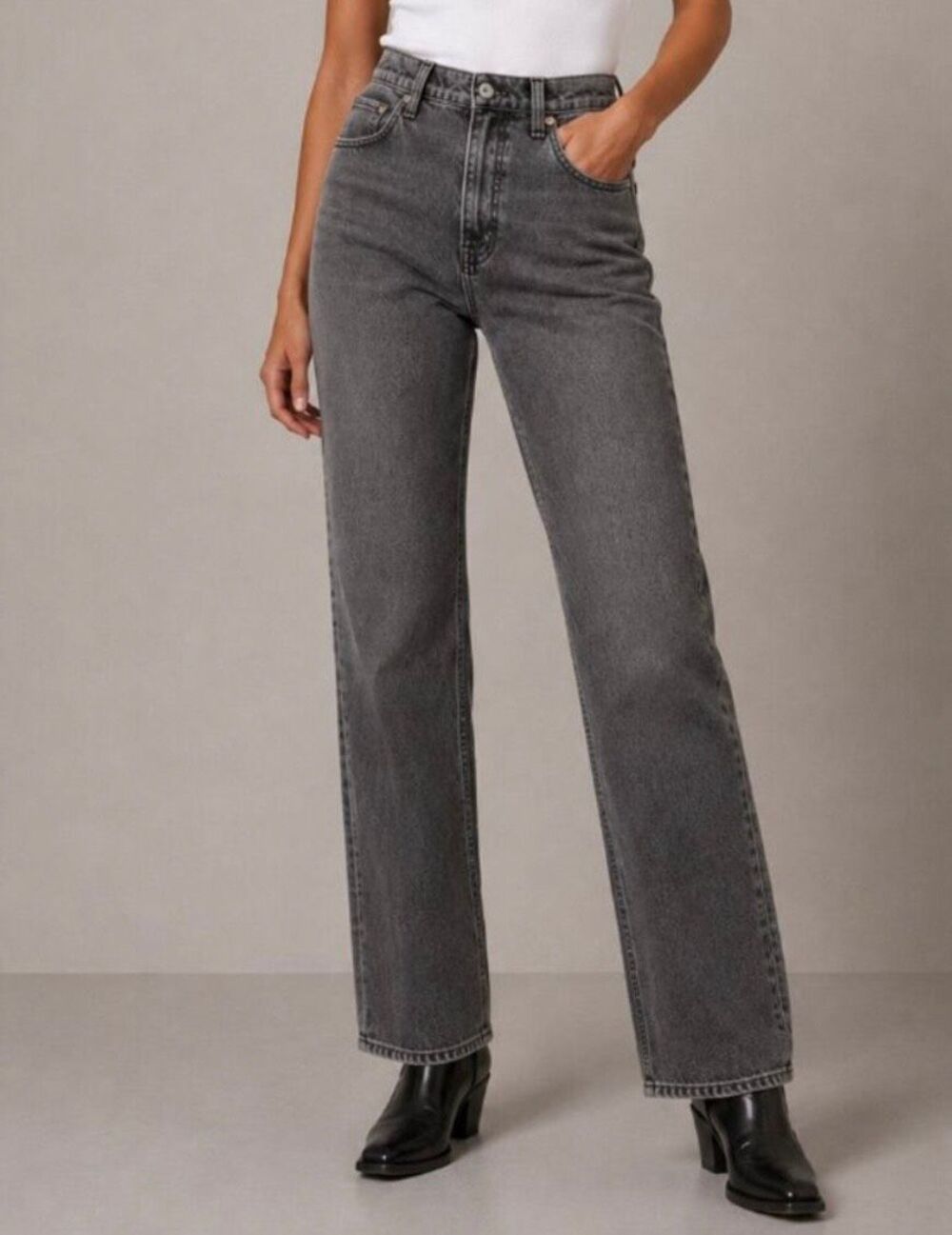 Abercrombie ultra high rise straight jean size 2 black wash
